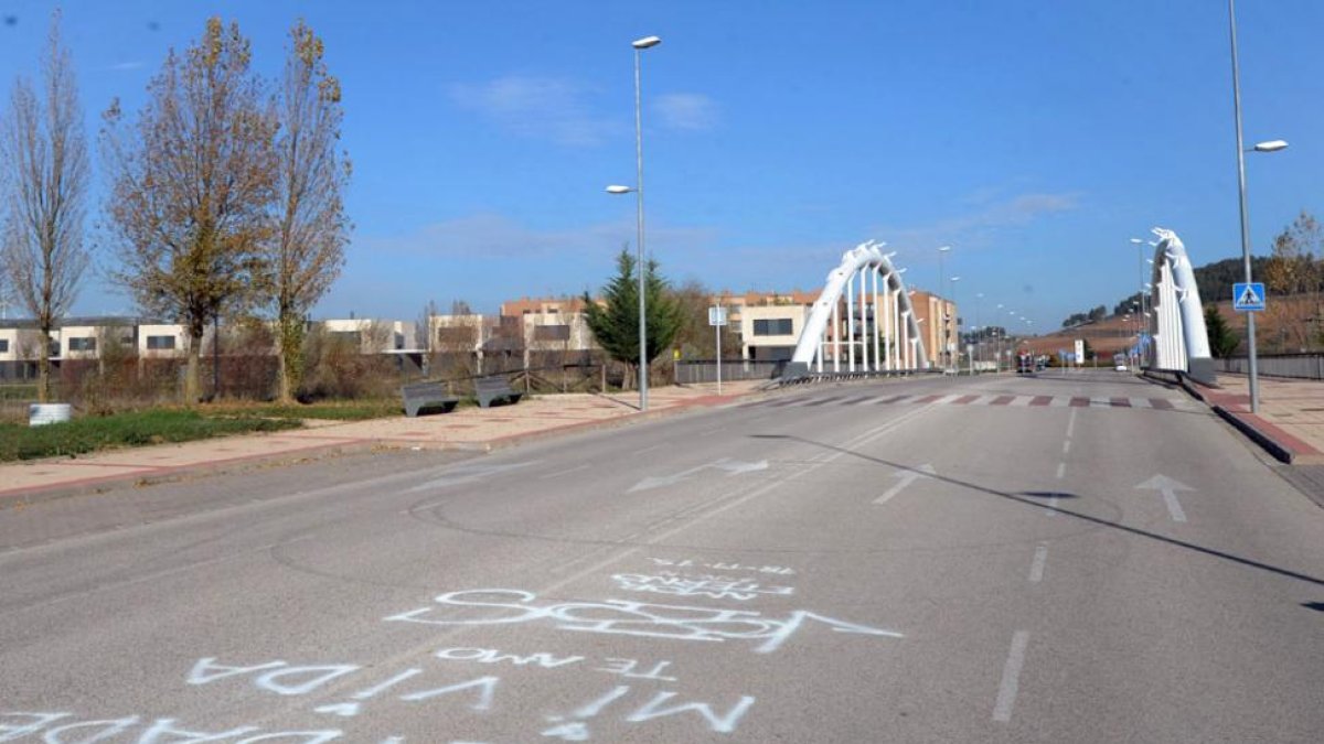 Imagen del vial y del puente sobre el río Arlanzón.-ISRAEL L. MURILLO