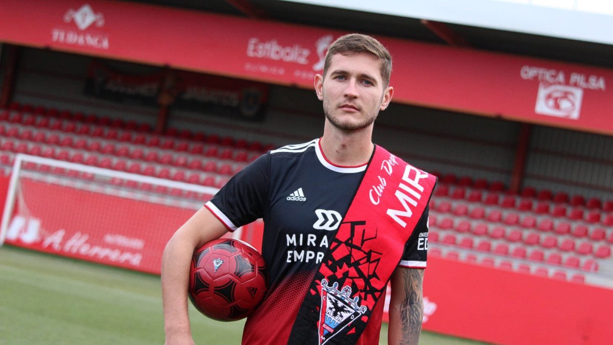 Jorge Sáenz, el día de su presentación. CD MIRANDES