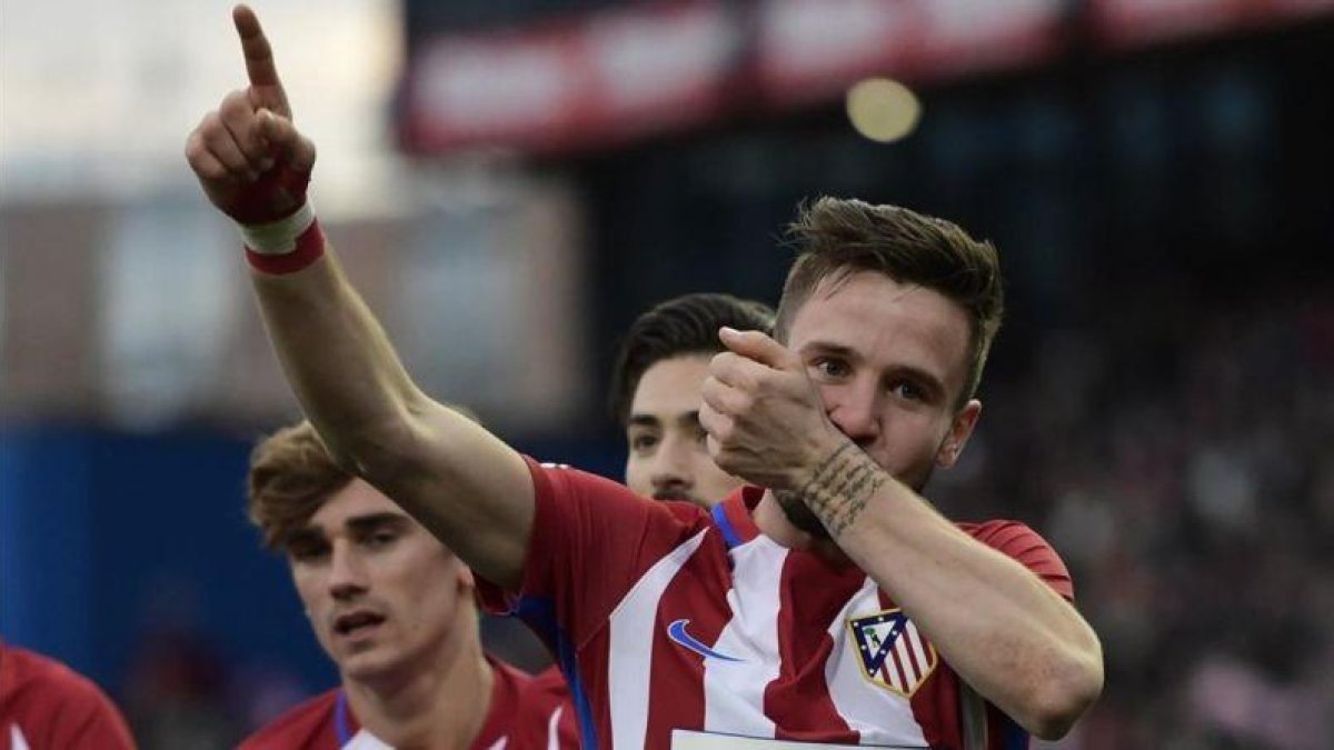 Saúl Ñíguez celebra el gol que dio la victoria al Atlético contra el Las Palmas, este sábado.-AFP / JAVIER SORIANO