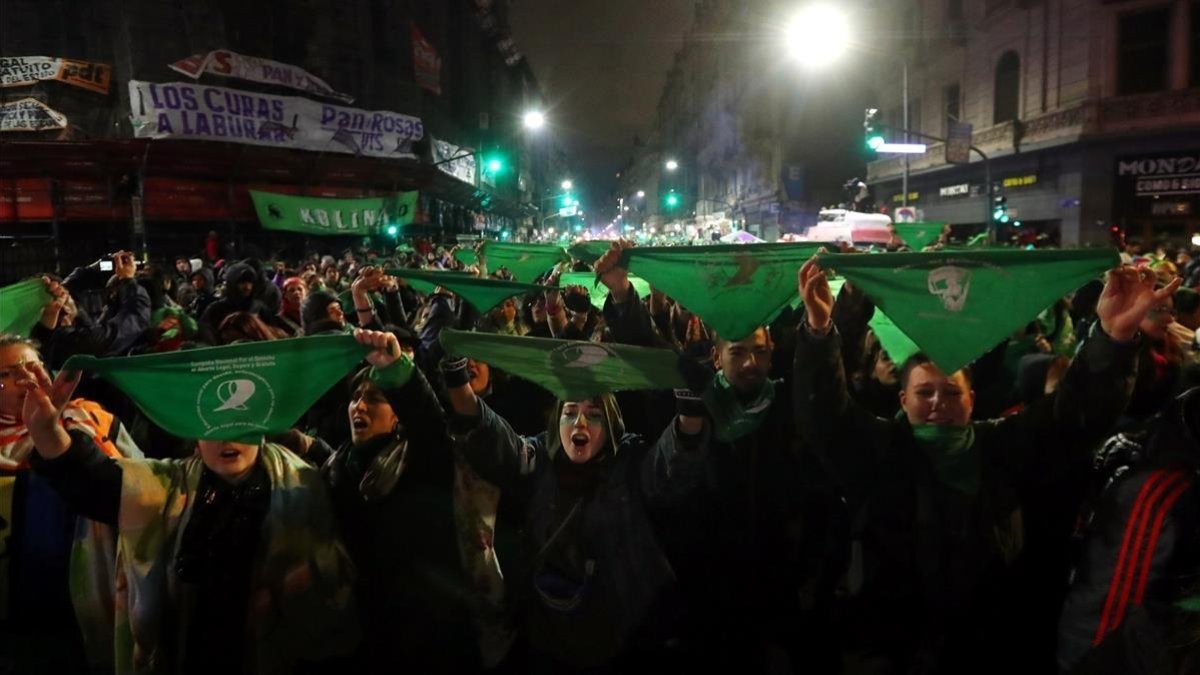 Manifestantes a favor del aborto en Buenos Aires. /-REUTERS / MARCOS BRINDICCI