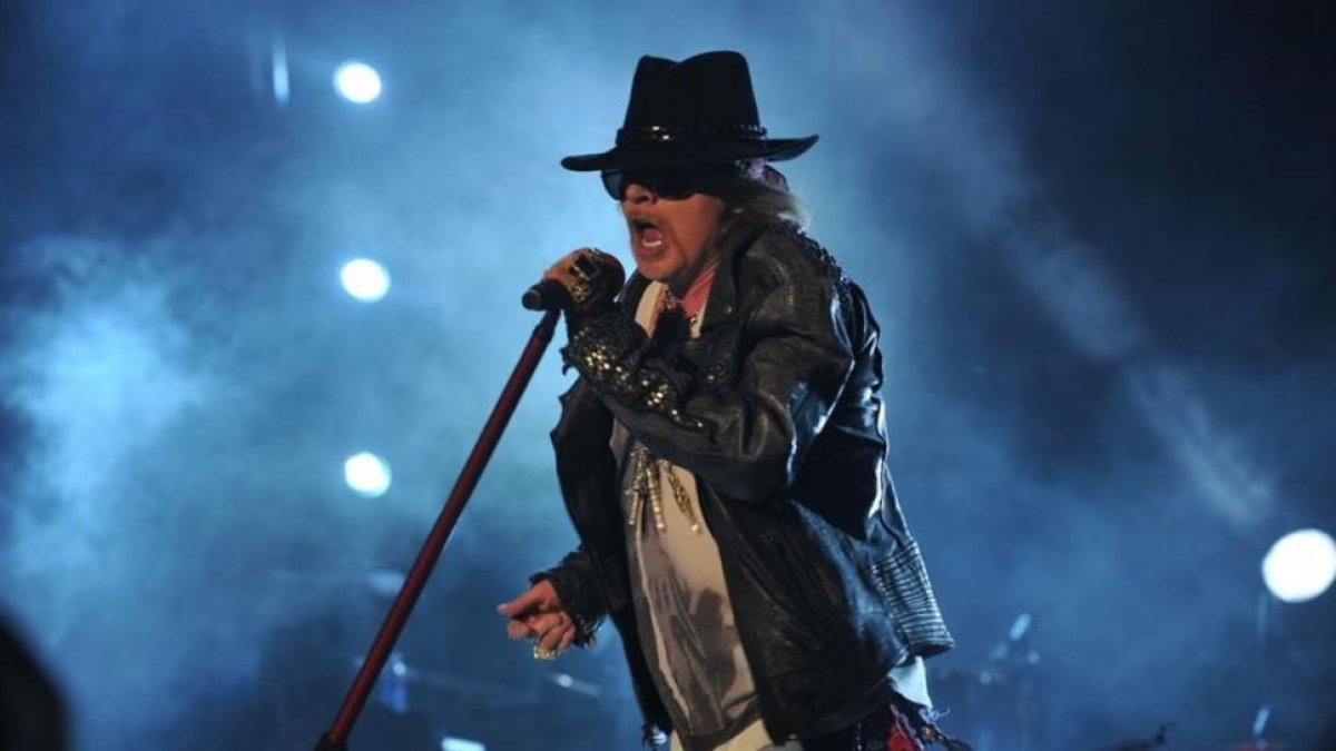 El líder de Guns N'Roses, Axl Rose, durante una actuación en Bangalore.-AFP / MANJUNATH KIRAN