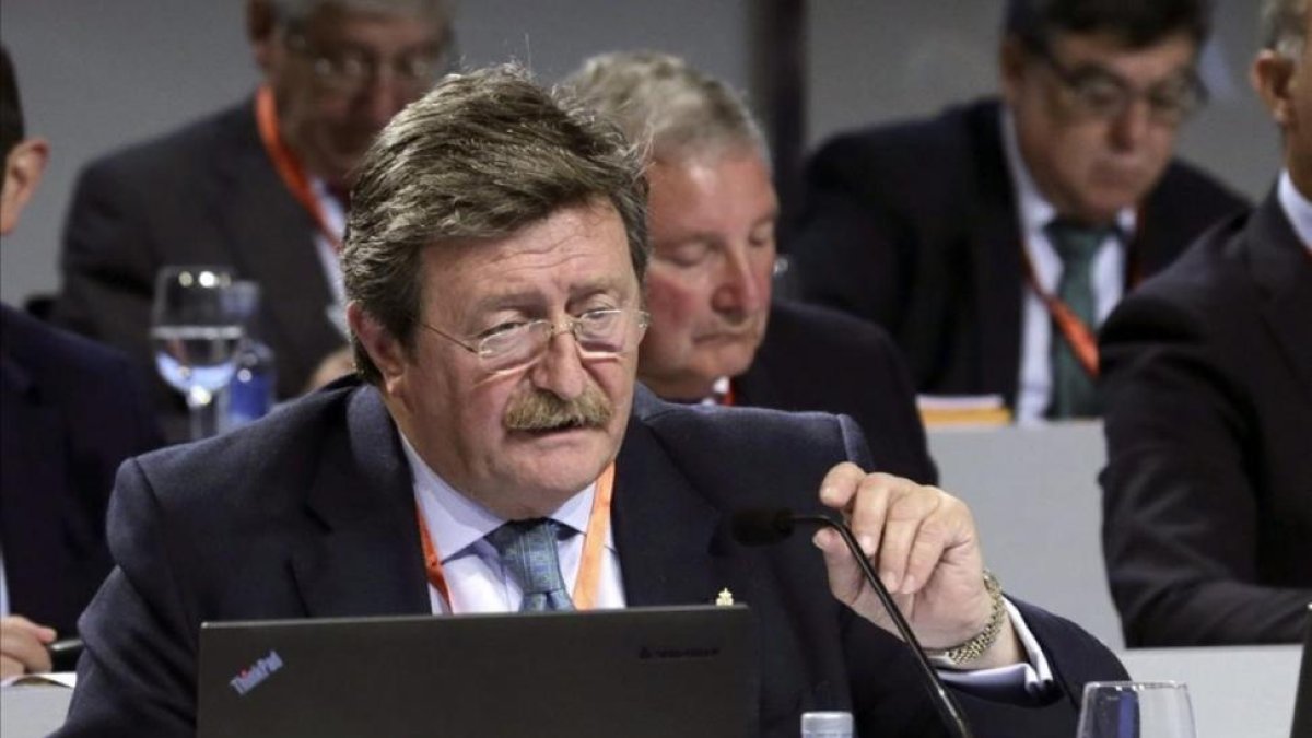 Juan Luis Larrea durante la reunión de la junta en fue elegido presidente en funciones de la RFEF-ZIPI / EFE