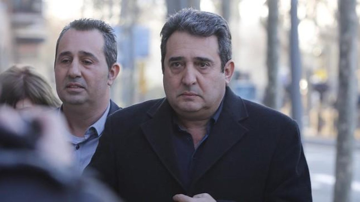 El exalcalde de Sabadell Manuel Bustos, a su llegada al TSJC para asistir al juicio de la primera pieza del 'caso Mercuri'.-JOAN PUIG