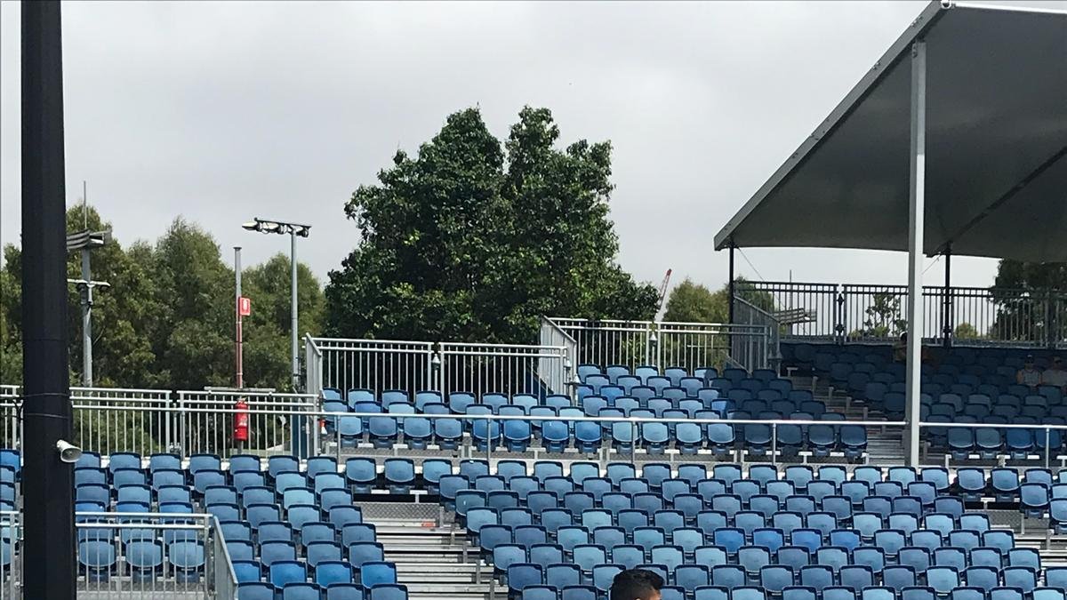 Nicolás Álvarez ejecuta un servicio en el Open de Australia-ECB