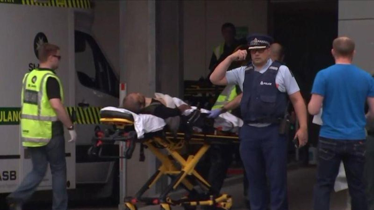 Una víctima del ataque en una mosquita en Christchurch, Nueva Zelanda.-AFP