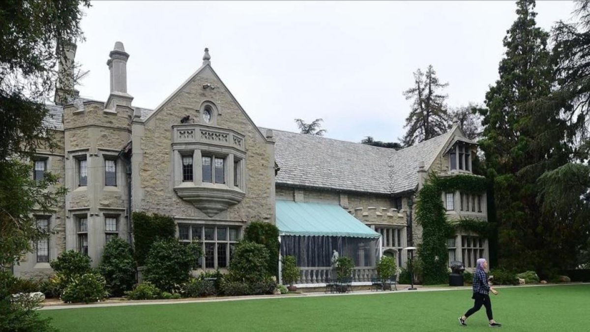 El vecino de Hugh Hefner adquiere la mansión Playboy.-FREDERIC J BROWN