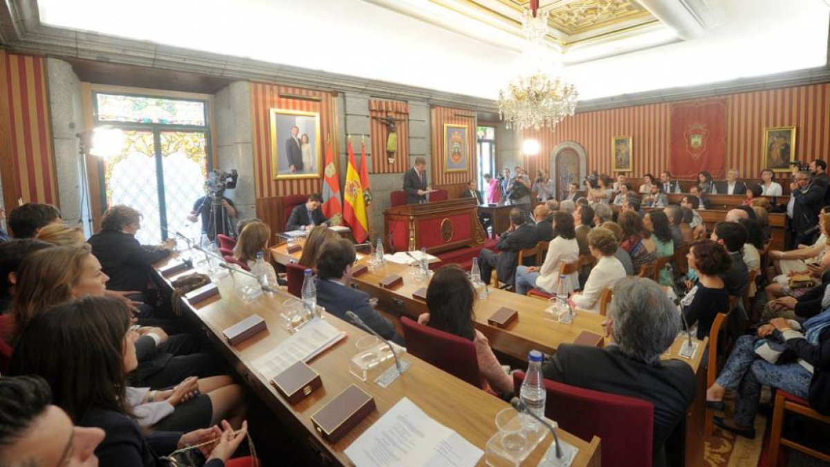 Tras el Pleno de investidura (en la imagen) el siguiente es el de organización del Ayuntamiento.-ISRAEL L. MURILLO