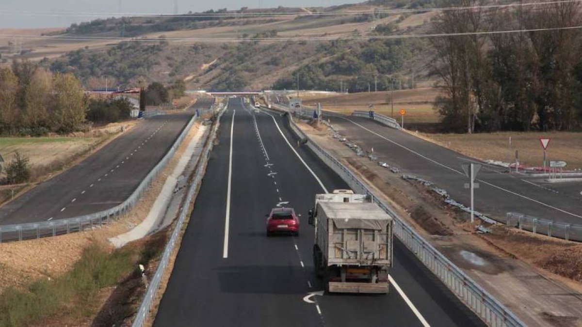 Los transportistas piden conocer las condiciones del tráfico pesado interior por la N-I-G. G.