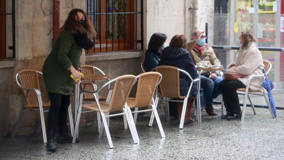 Las terrazas no podrán superar el 75% de su aforo. ECB
