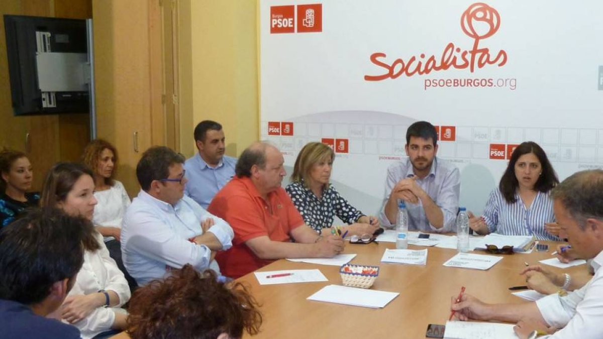 La Ejecutiva provincial de los socialistas se reunió el jueves por la tarde y ayer la secretaria provincial valoró los resultados.-ECB