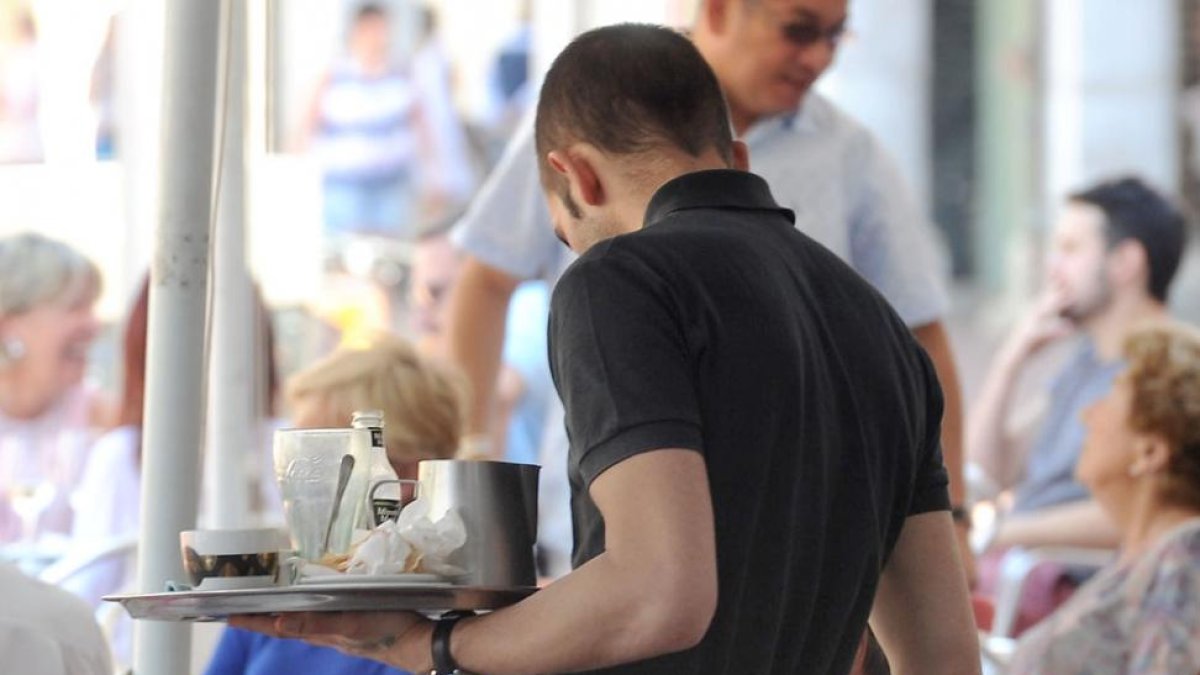 El sector servicios es el que más paro sigue registrando en Burgos.