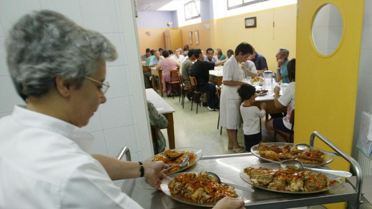 La Iglesia, a través de Cáritas, apoya a personas en riesgo de exclusión.-ISRAEL L. MURILLO