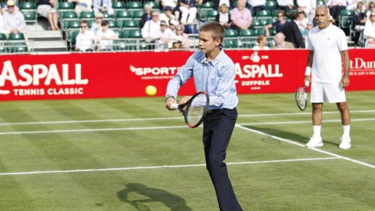 -SPLASH NEWS