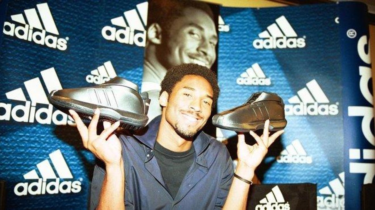 Kobe Bryant, durante un acto promocional en Barcelona en el año 2000.-