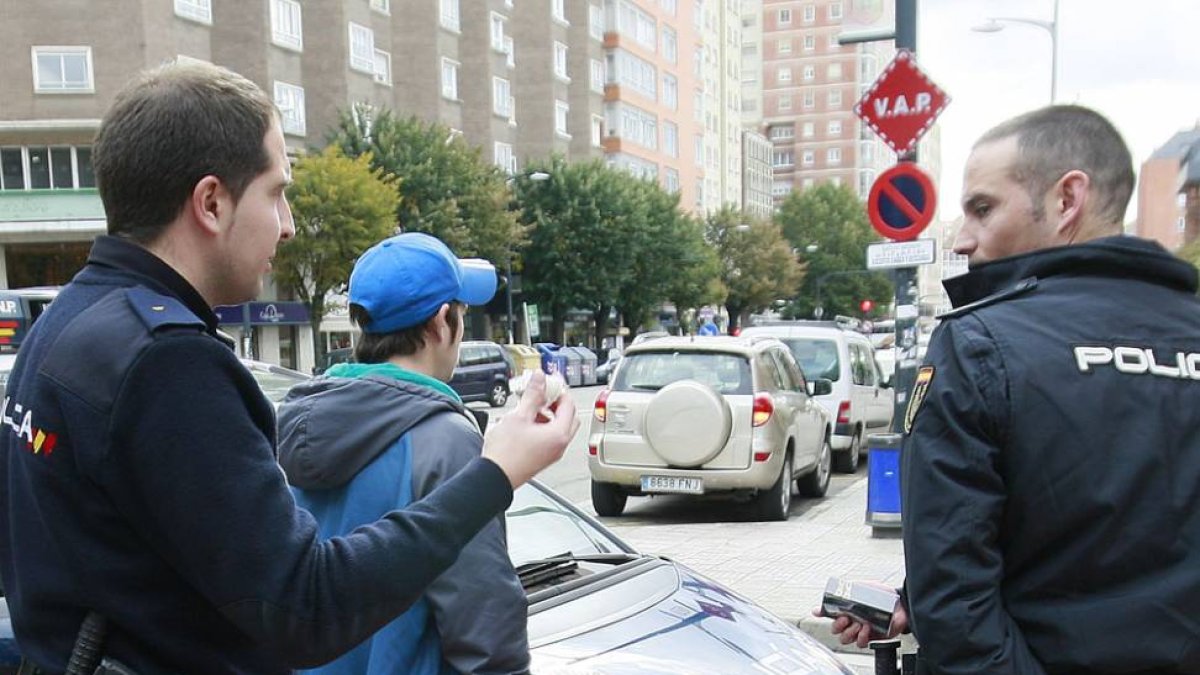 Agentes de la Policía Nacional durante una intervención.-R.G.O.