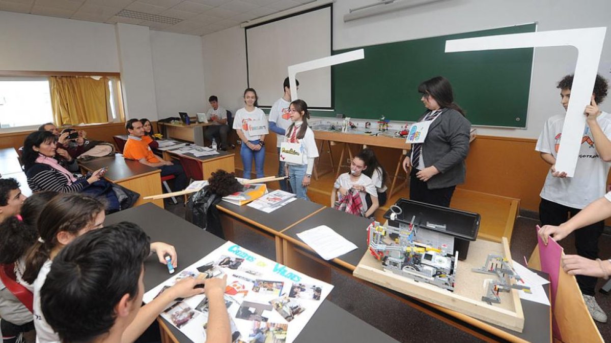 La presentación de los proyectos científicos se desarrolló en las aulas de la Escuela Politécnica Superior de la UBU.-ISRAEL L. MURILLO