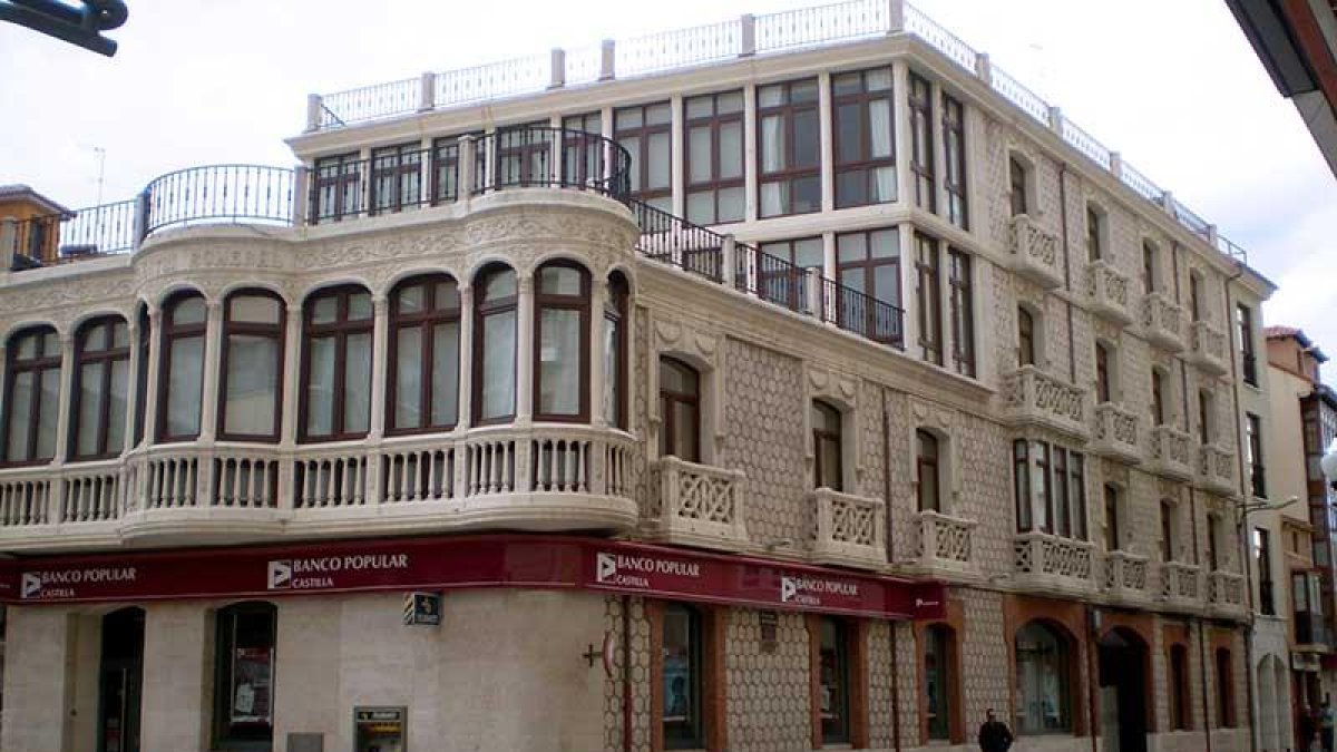 El hotel Villa de Aranda se ubica en uno de los edificios más emblemáticos de la zona centro de la ciudad.-L.V.