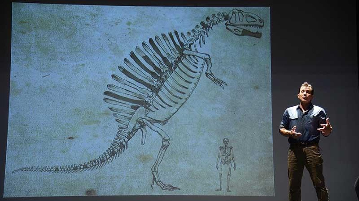 Paul C. Sereno durante su intervención en las Jornadas Internacionales sobre Paleontología de Dinosaurios.-RICARDO ORDÓÑEZ (ICAL)