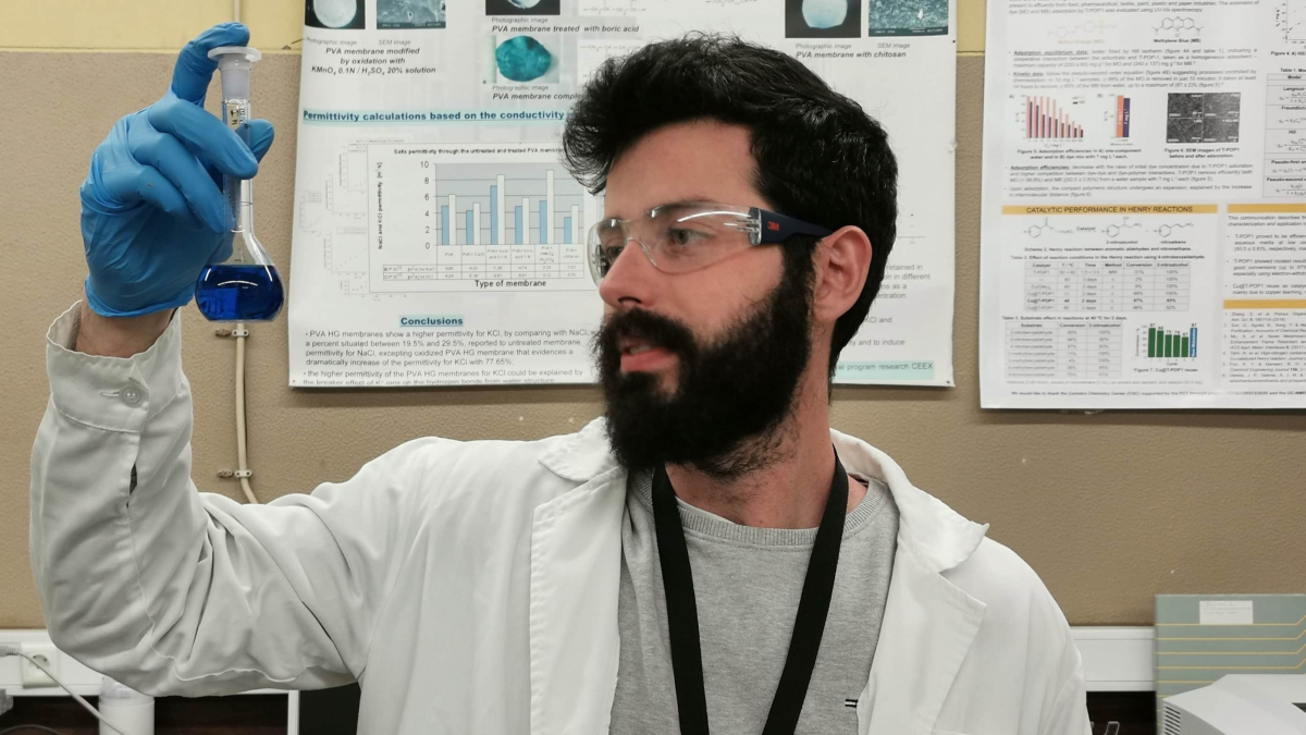 El investigador José Carlos Guirado del grupo de investigación “Polymers” de la Universidad de Burgos.