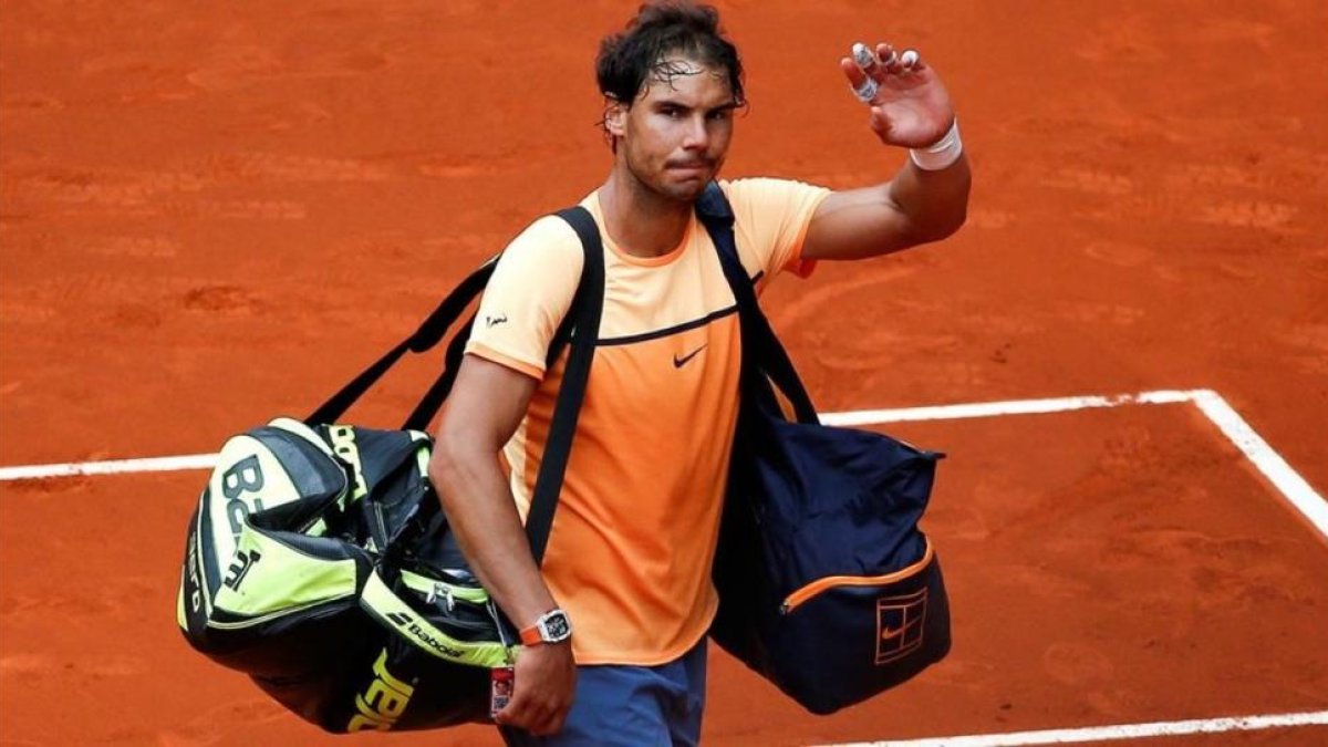 Nadal se despide tras su derrota ante Murray, que los seguidores por La 1 de TVE no pudieron ves en sus momentos decisivos.-REUTERS / ANDREA COMAS