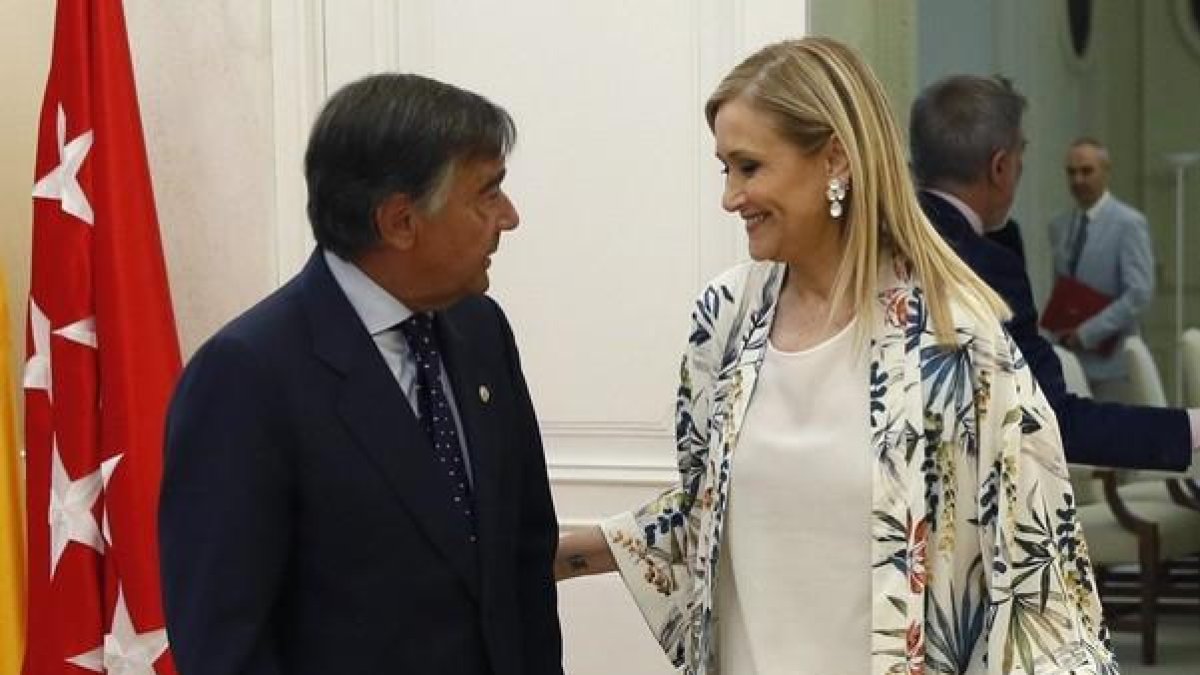 La presidenta de la Comunidad de Madrid, Cristina Cifuentes.-FERNANDO ALVARADO (EFE)