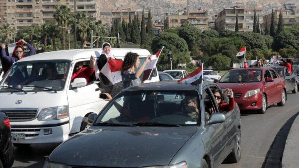 Ciudadanos sirios se manifiestan contra el ataque.-/ YOUSSEF BADAWI / EFE