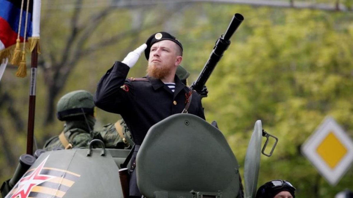 Arseny Pavlov en una parada militar el pasado mes de mayo en Donetsk.-REUTERS / ALEXANDER ERMOCHENKO