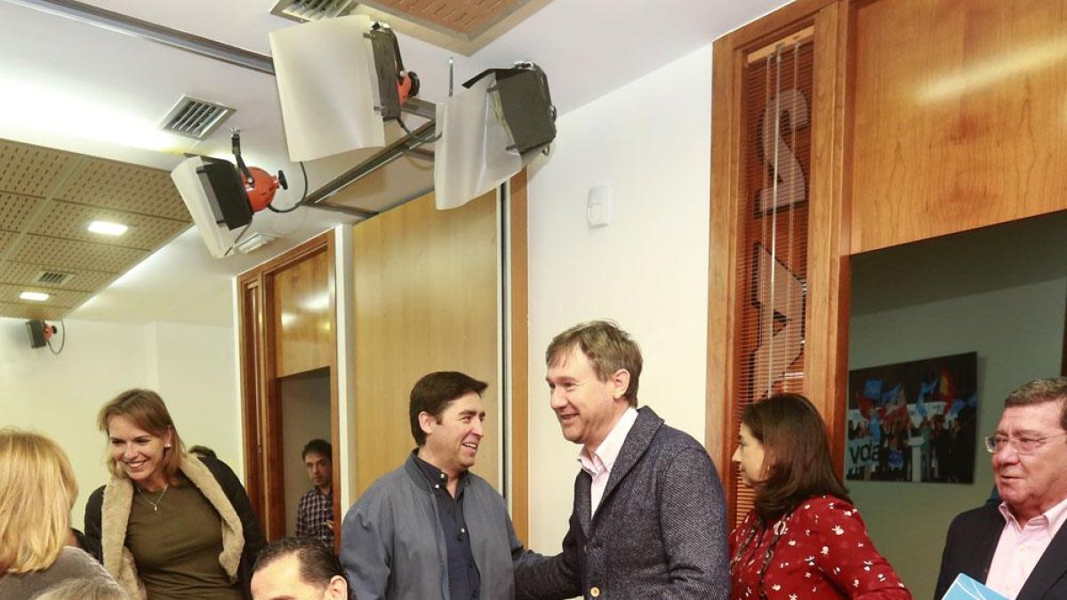 Lacalle en la reunión de constitución del comité electoral, junto aRico, Moneo y Mateu, entre otros-ISRAEL L. MURILLO