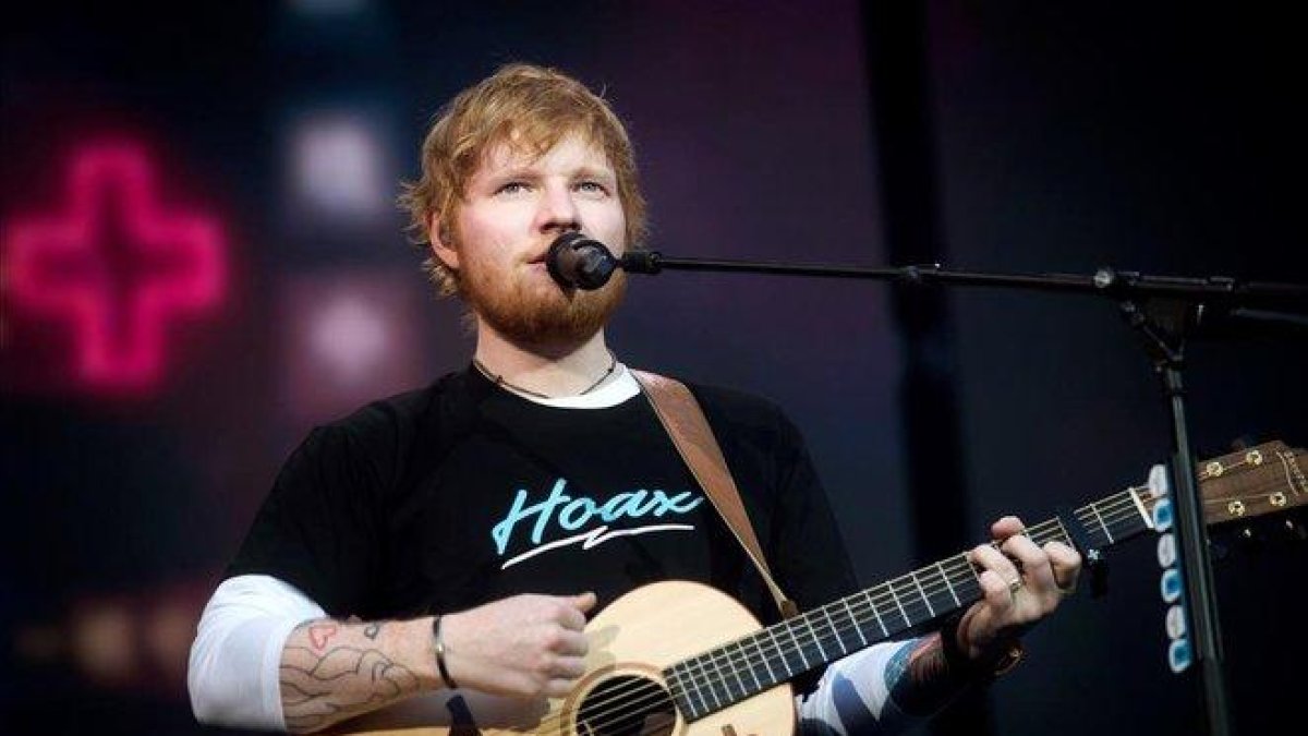 El cantante, compositor y guitarrista británico Ed Sheeran durante su concierto en el Wanda Metropolitano de Madrid.-EFE / LUCA PIERGIOVANNI