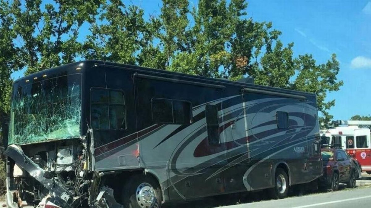 La autocaravana con la que impactó el vehículo de las turistas españolas.-/ WLRN NEWS / MIAMI HERALD