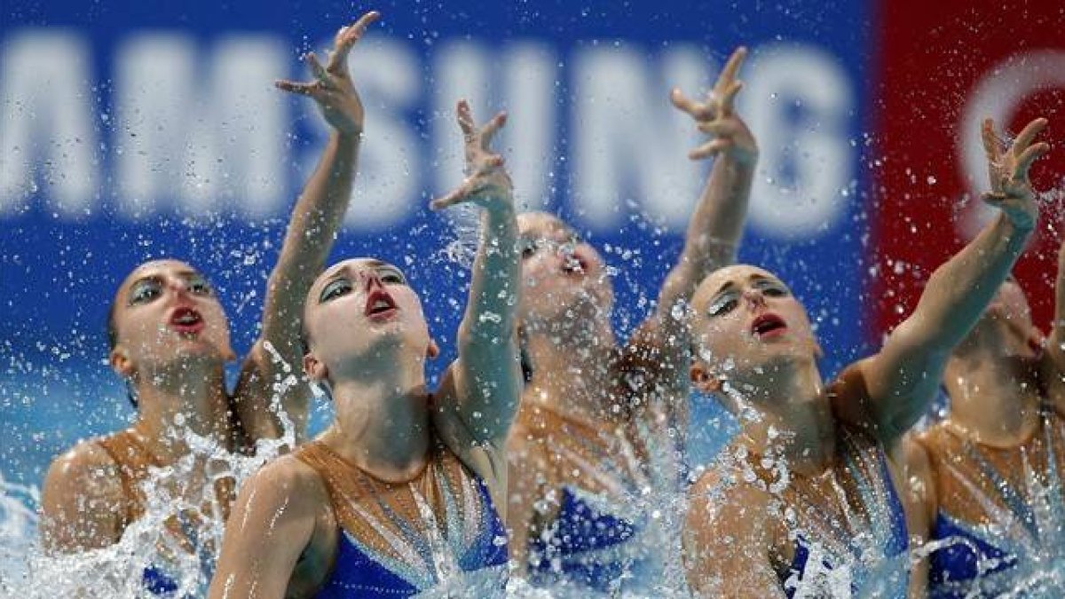 El equipo de Rusia, en el ejercicio que le ha dado el oro en Kazán.-Foto: EFE / PATRICK B. KRAEMER