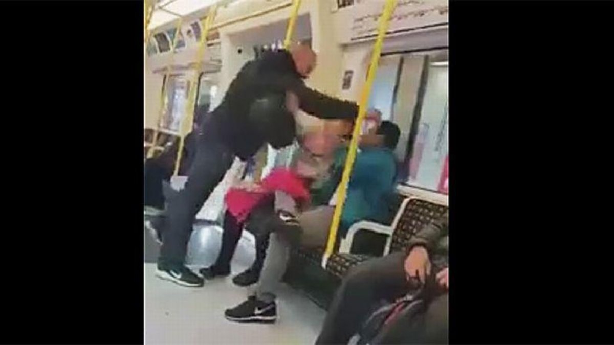 Agresión racista en el metro de Londres.-YOUTUBE