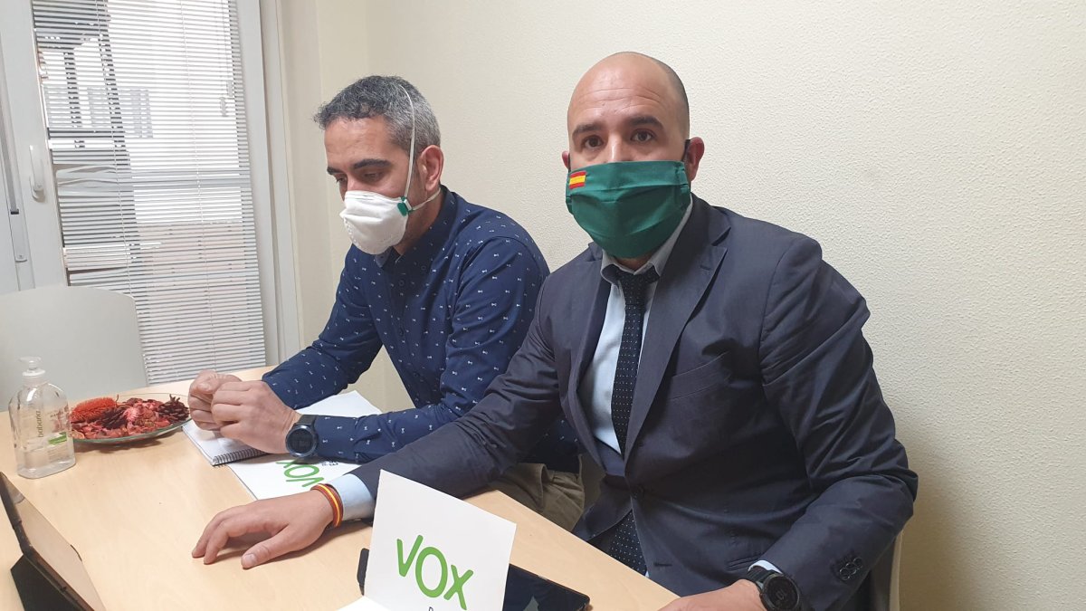 Imagen de los concejales de Vox, Vicente Holgueras y Sergio Chagartegui
