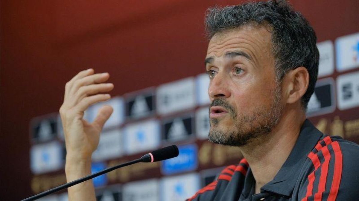 Luis Enrique, en la rueda de prensa previa al partido ante Bosnia en Gran Canaria.-EFE / ÁNGEL MEDINA G.