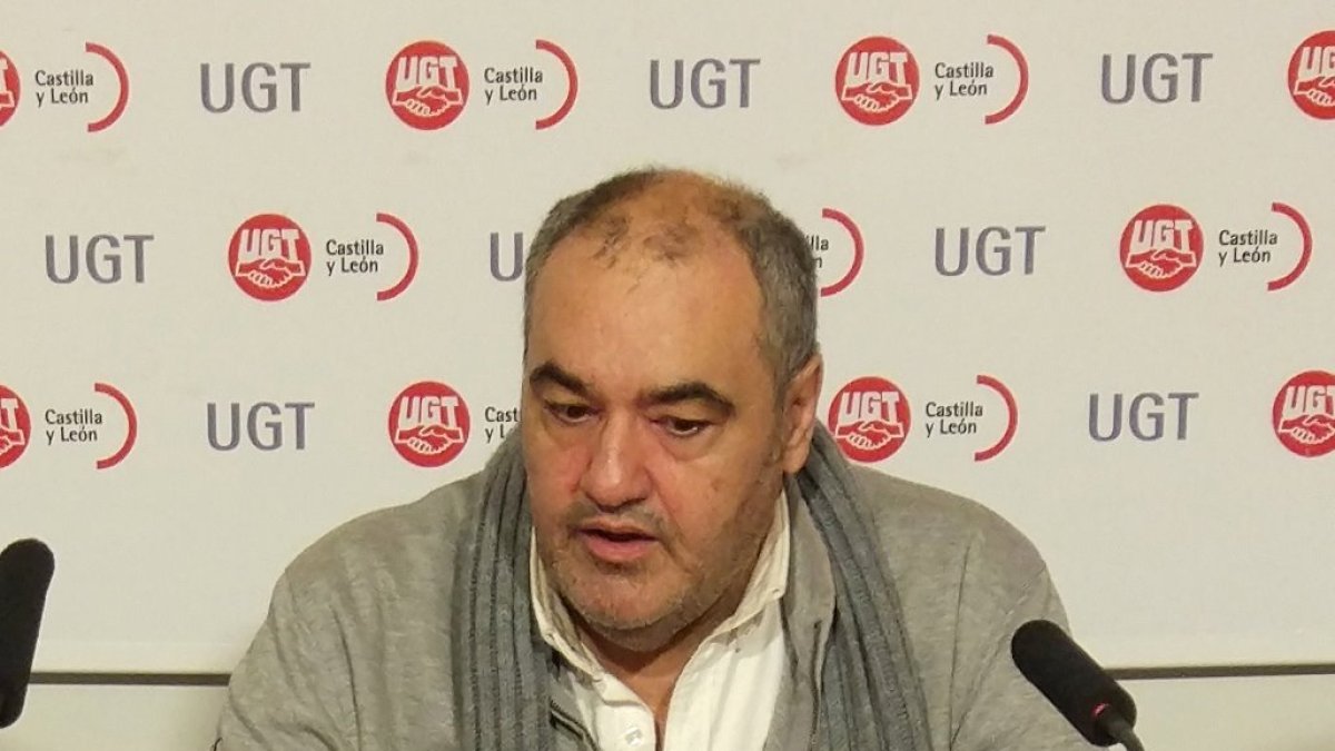 El secretario general de la Federación de Empleados de Servicios Públicos (FeSP) de UGT, Tomás Pérez Urueña, durante una rueda de prensa. - EUROPA PRESS