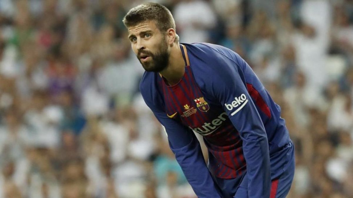 Piqué, durante la Supercopa, en el Bernabéu.-EFE