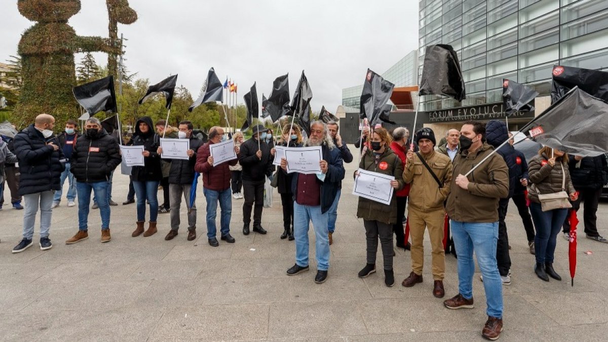 Concentración de CCOO y UGT por la salud en el trabajo y la prevención de riesgos. SANTI OTERO