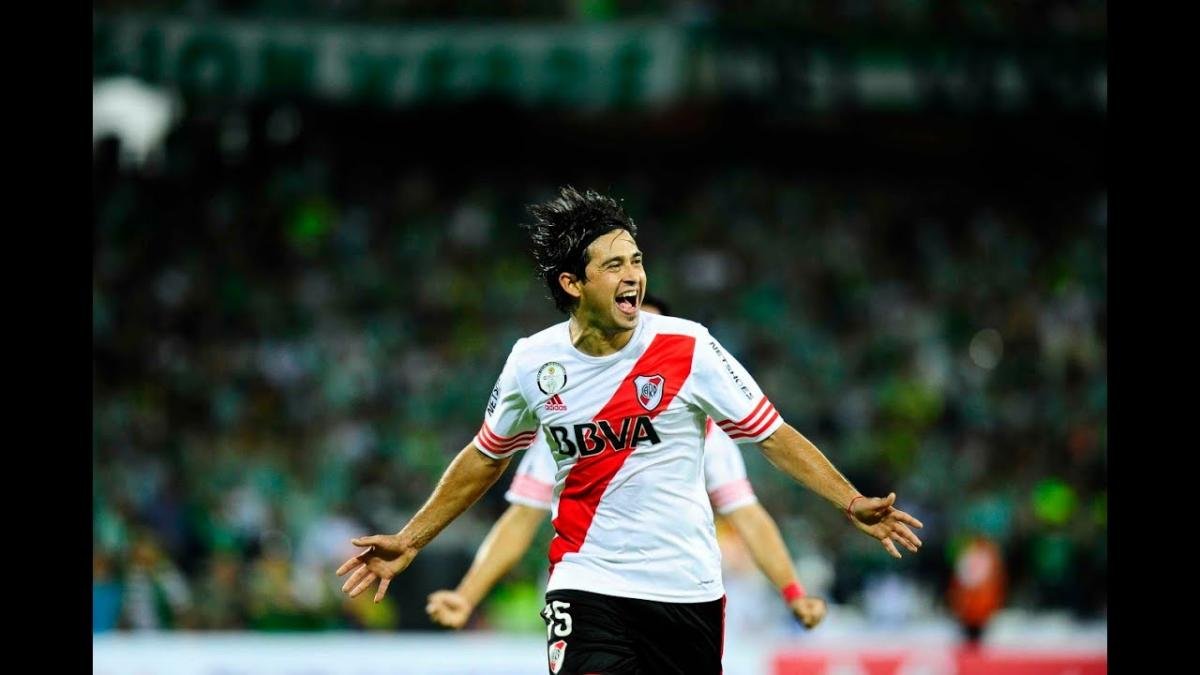 Pisculichi celebra un gol durante su etapa en River.-ECB