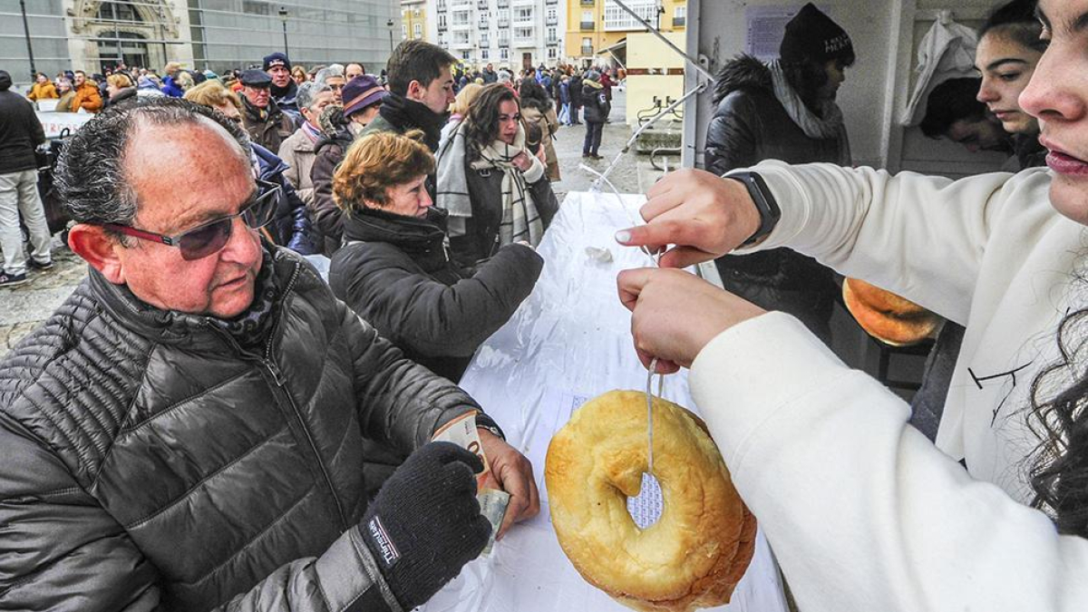 Los panes de San Lesmes, un clásico de este día, se repartirán el próximo domingo.-ISRAEL L. MURILLO