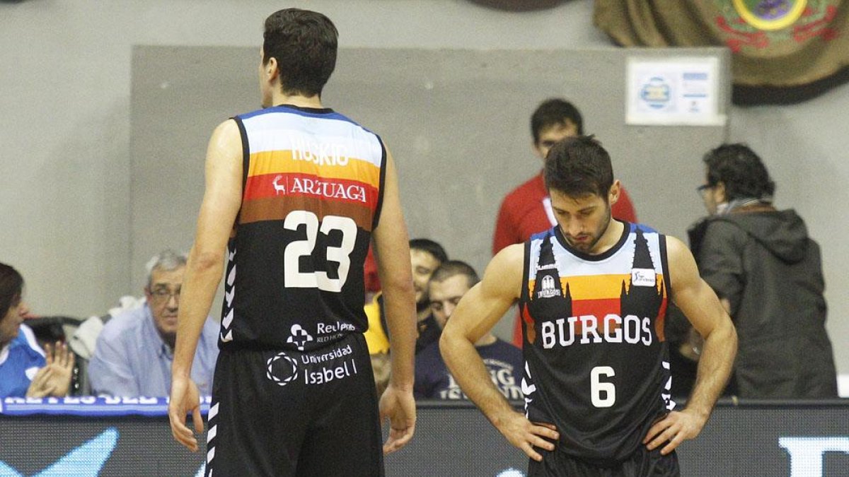 Huskic y Fitipaldo se lamentan tras una derrota en la presente temporada.-SANTI OTERO