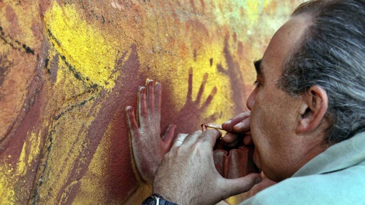 Taller de pintura rupestre en el Carex exterior.-SANTI OTERO