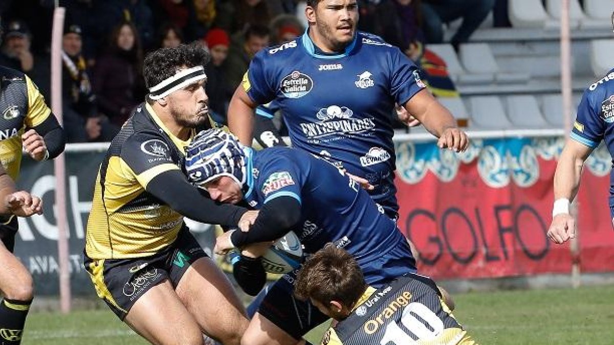 Lance del partido de la primera vuelta entre el VRAC y el UBU Colina Clinic.-EL MUNDO EL DIARIO DE VALLADOLID / J. M. LOSTAU