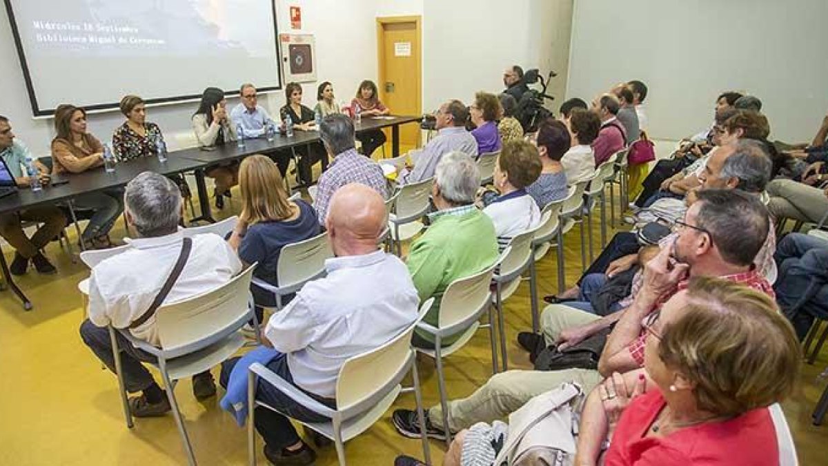 El encuentro congregó a diversos responsables de la Gerencia de Atención Primaria y a más de medio centenar de personas.-SANTI OTERO