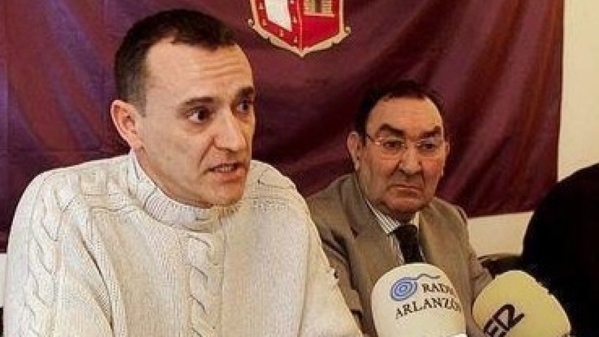 Lesmes Peña, a la derecha de Gerardo Sanz en un acto público de CiBu.