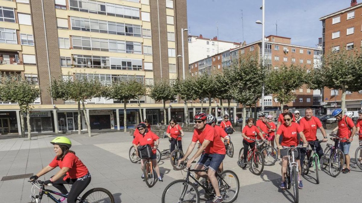 Salida de la ruta desde la plaza de Santiago.-SANTI OTERO