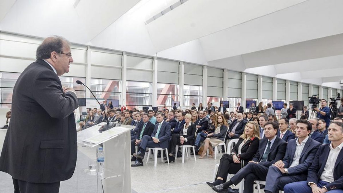 Un momento de la presentación de las medidas que destacan por una visión más global.-SANTI OTERO