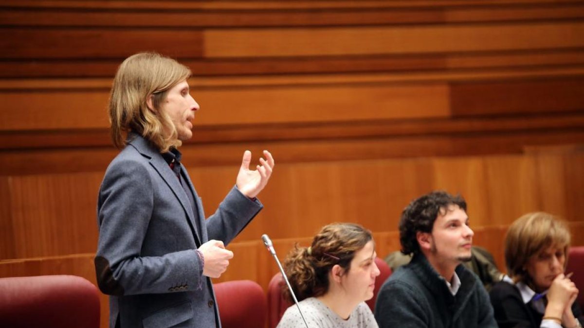 El portavoz de Podemos, Pablo Fernández, durante el Pleno de las Cortes de Castilla y León-Ical