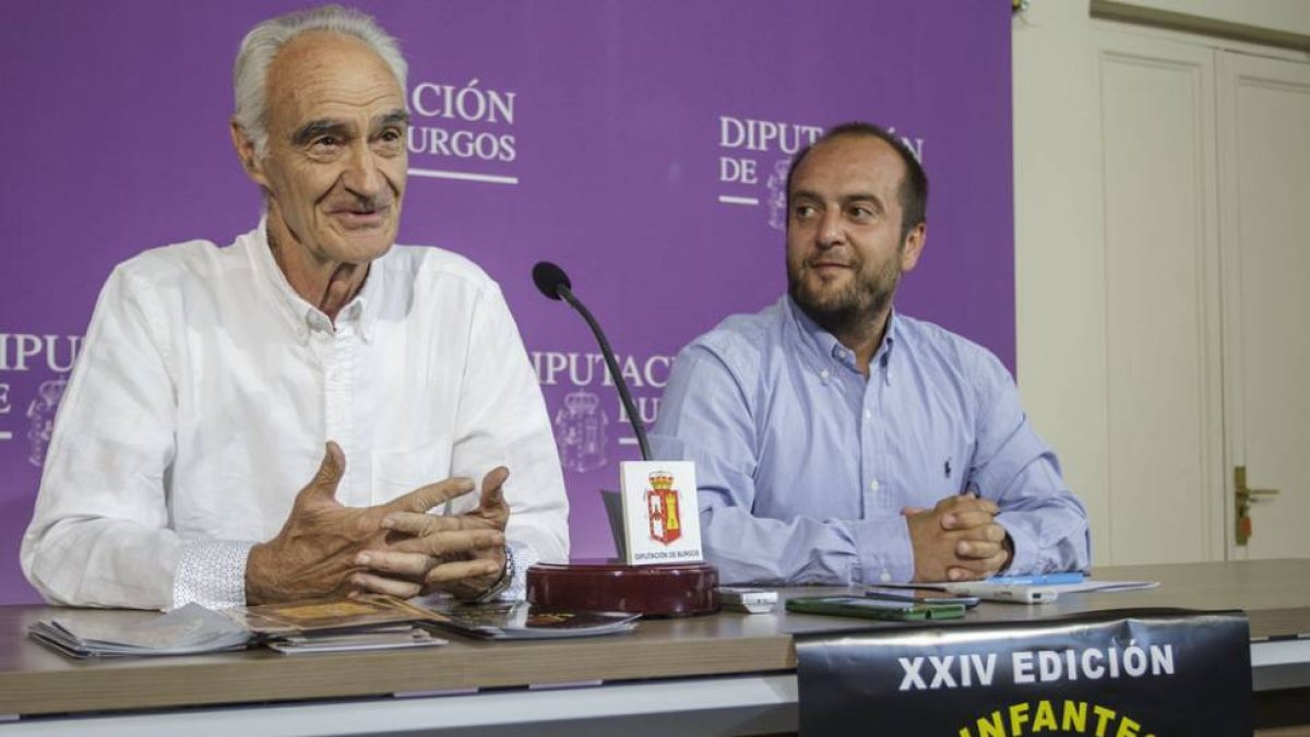 Abilio Abad (izquierda) y Galo Contreras (derecha) durante la presentación de la nueva edición de la obra.-S. O.