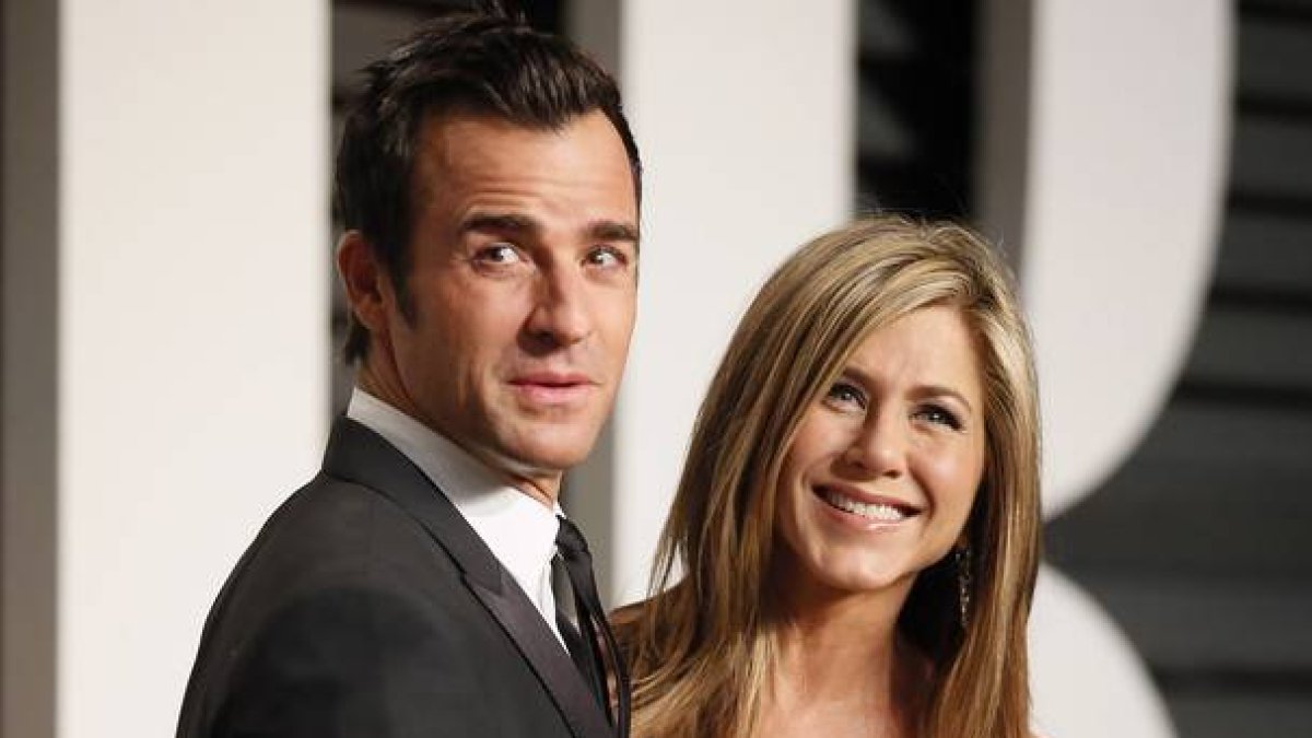 Jennifer Aniston y Justin Theroux en la alfombra roja de la fiesta de VanityFair de los Oscar.-Foto: REUTERS