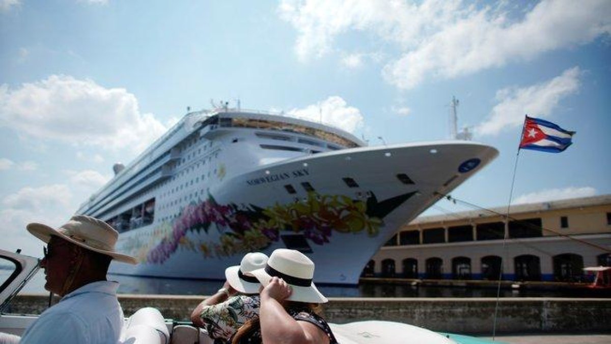 Un crucero noruego llega a La Habana, Cuba.-REUTERS